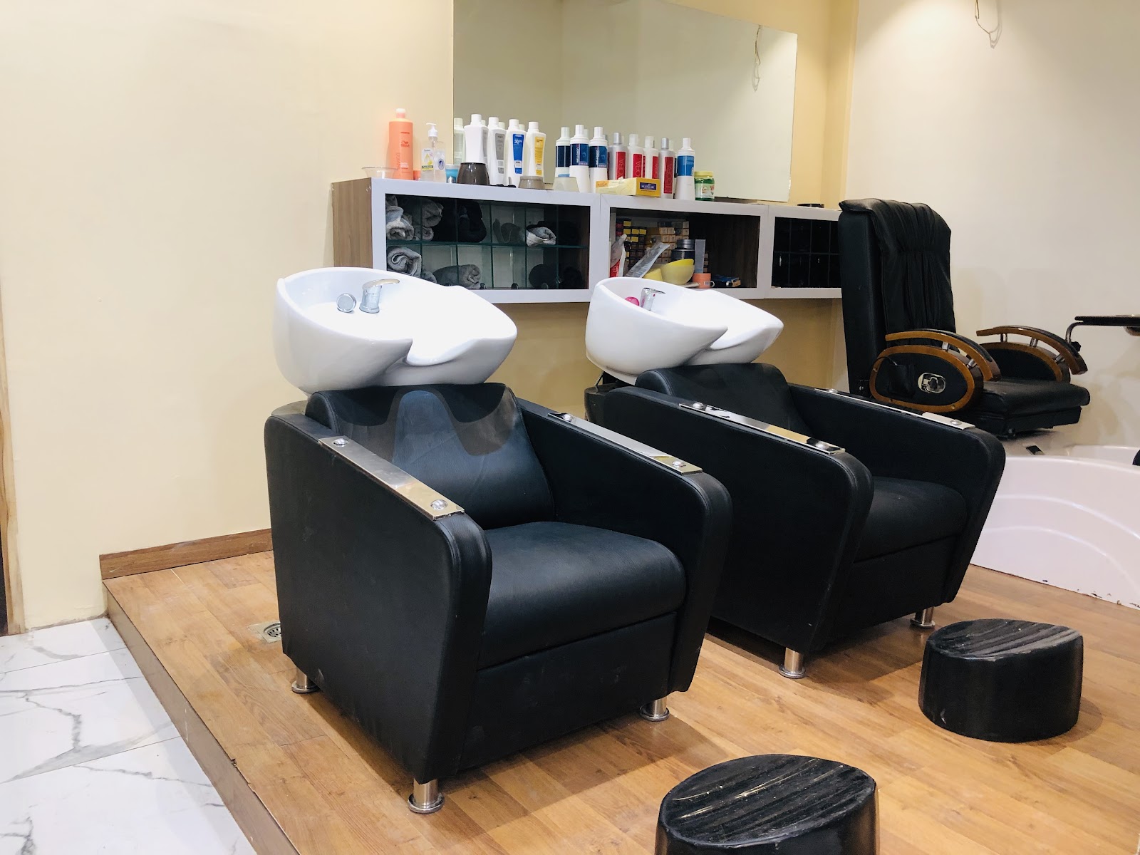 Hair Majesty Salon view